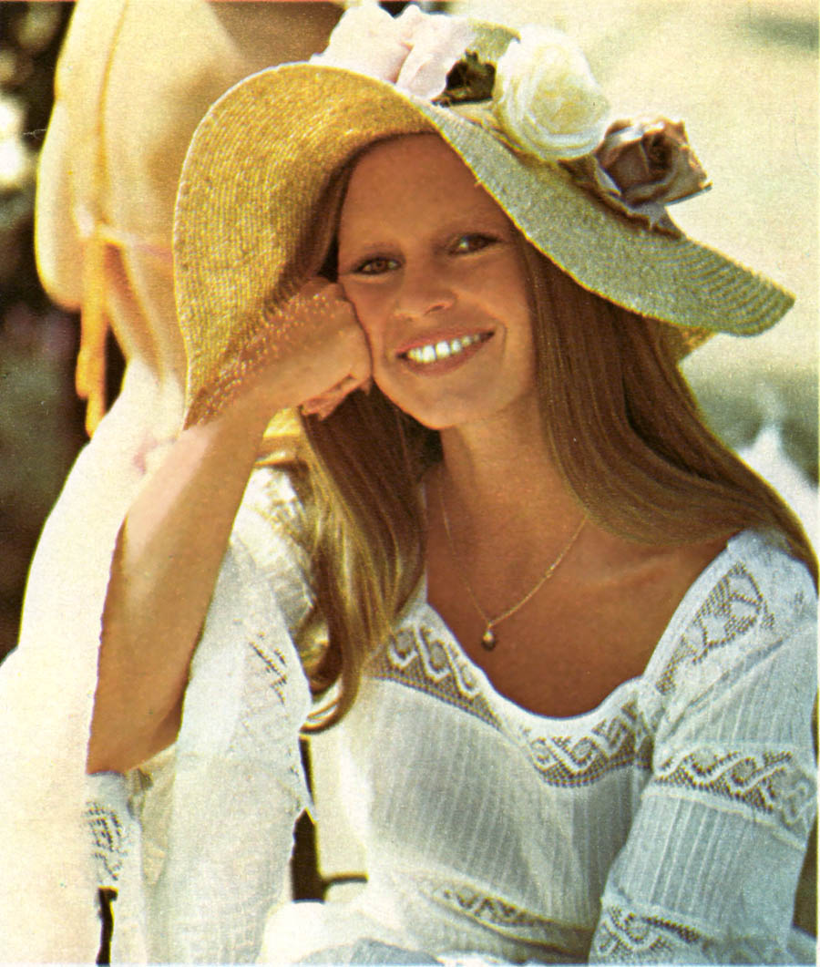 robe 1975  brigitte-bardot-1975-03.jpg